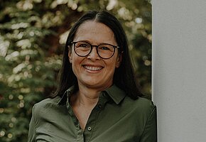 contact image